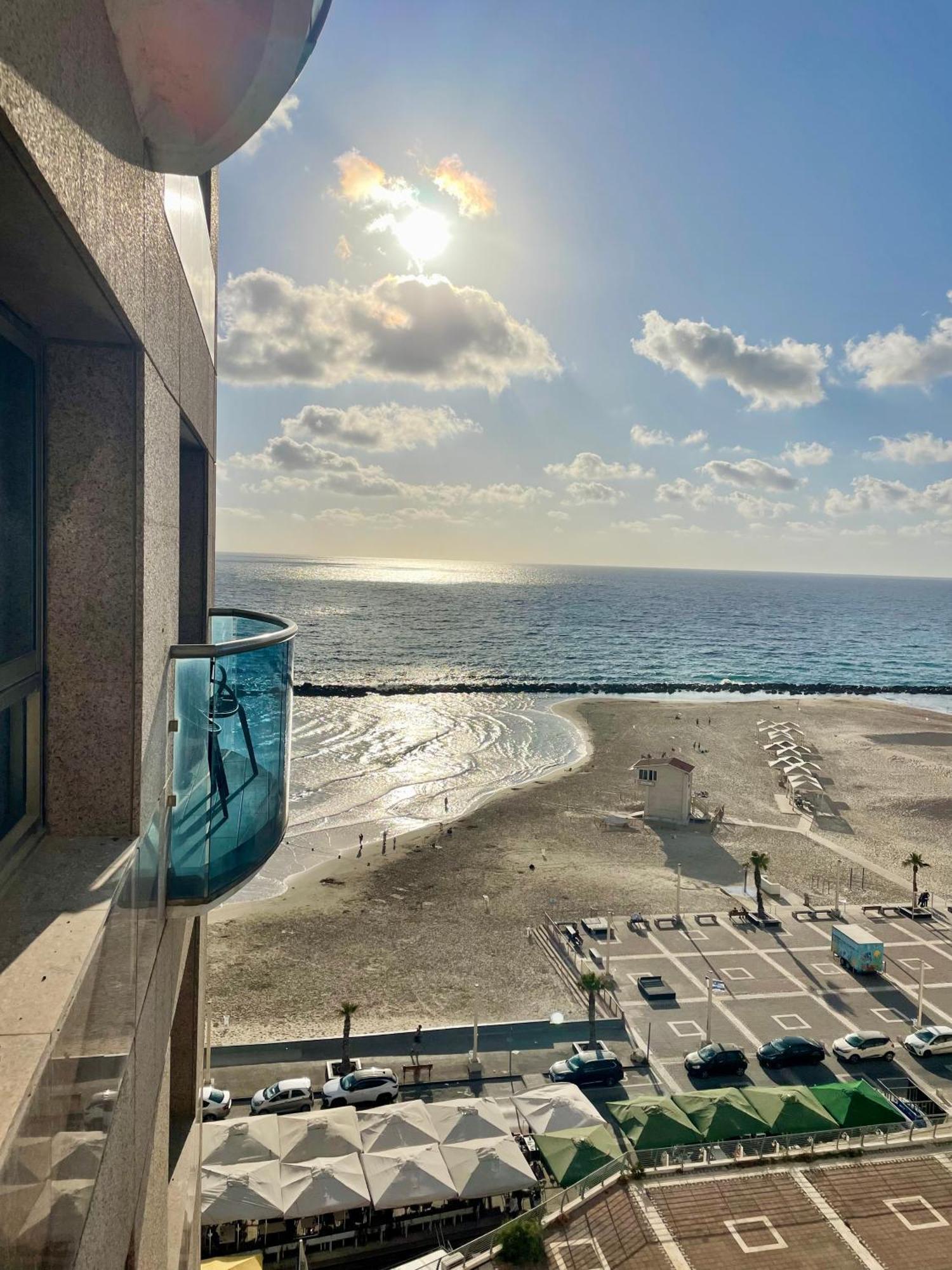 Suite On The Beach Haifa Bagian luar foto