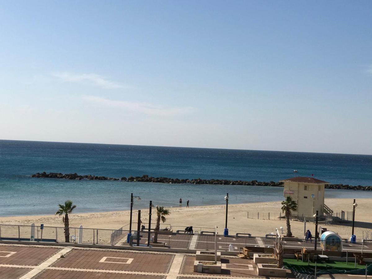 Suite On The Beach Haifa Bagian luar foto
